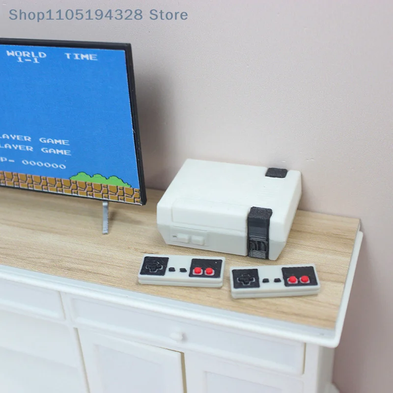 บ้านตุ๊กตาพร้อมการ์ดเกม+คอนโทรลเลอร์ 2 ตัว ของเล่นจิ๋ว รุ่นจำลอง คอนโทรลเลอร์เกมไร้สาย อุปกรณ์ตกแต่งบ้านตุ๊กตา