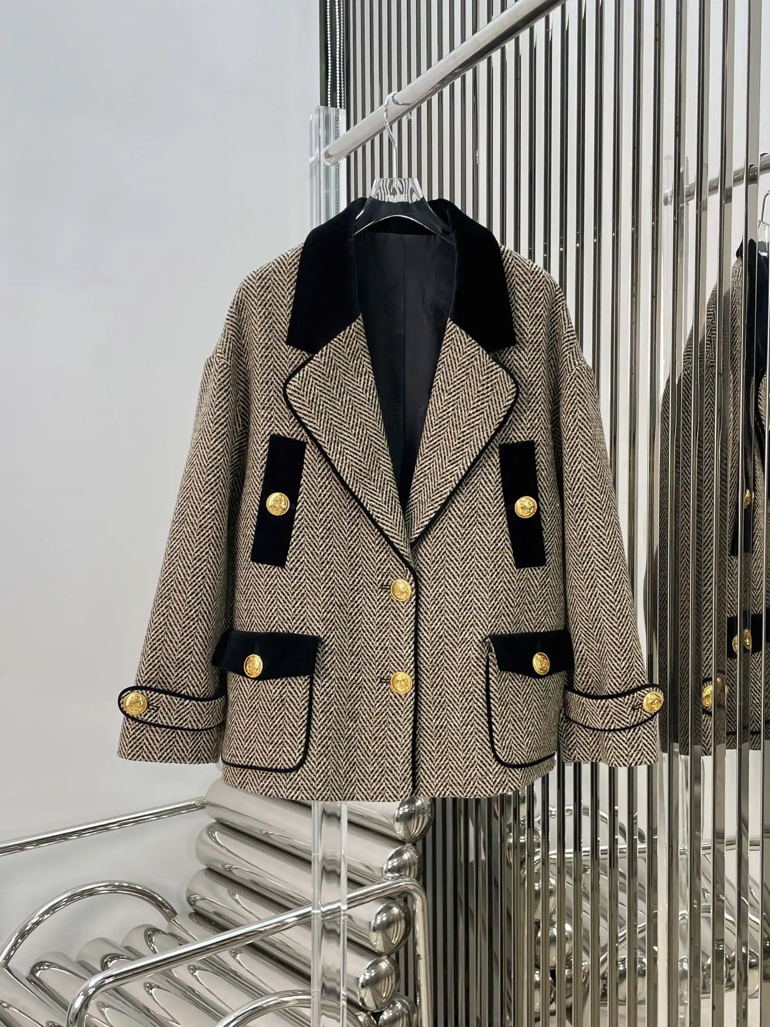 

2024 New Winter Wool Striped Women Jacket Runway Designer Coat Warm High Quality Woolen Outwear European Chic Elegant Vintage