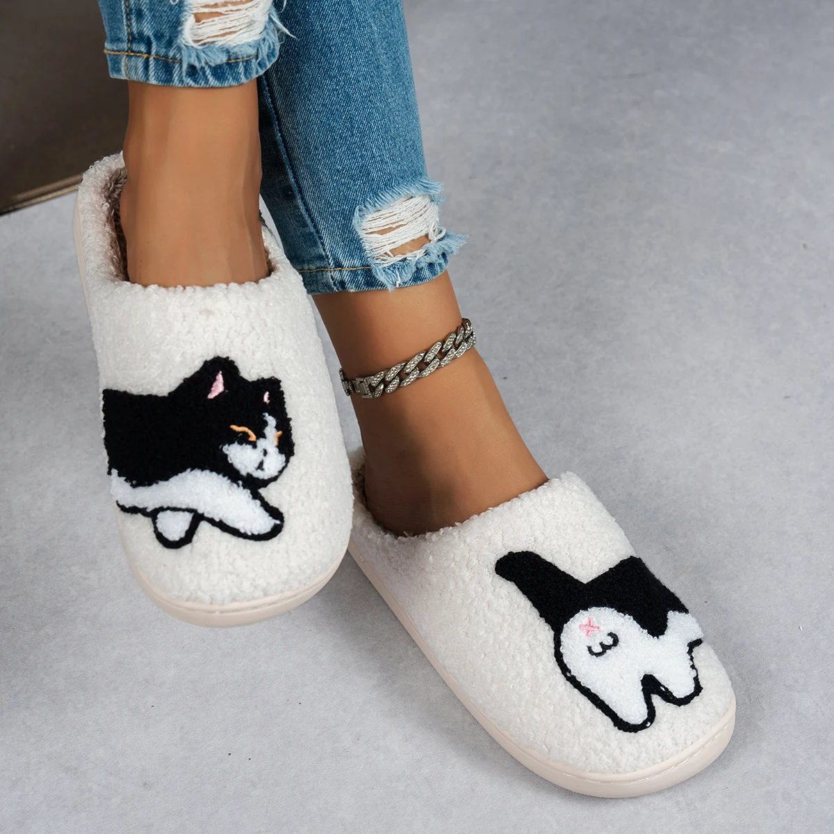 Warm Cute Non Slip Indoor Women's Slippers Fashion Winter Bedroom Soft Sole Leisure Cartoon Line Cat Embroidery Comfy Home Shoes