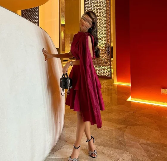 高品質のカスタムメイド、ハイカラー、膝上丈、ノースリーブ、レッド、ティアードプリーツのエレガントなドレス、女性用、結婚式用