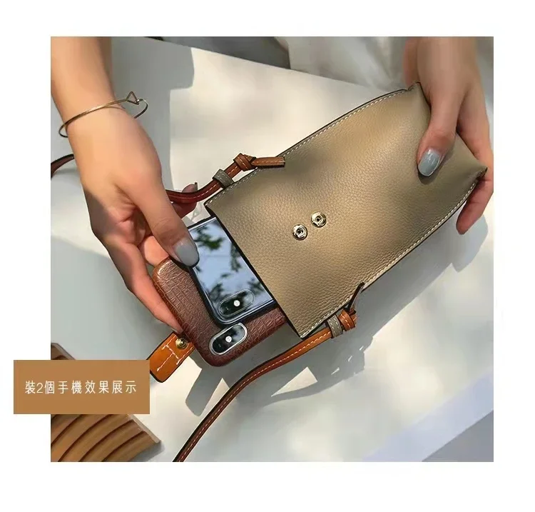 Diy handmade leather knife mold: a mini shoulder that can hold 2 mobile phones. Bag, without shoulder strap