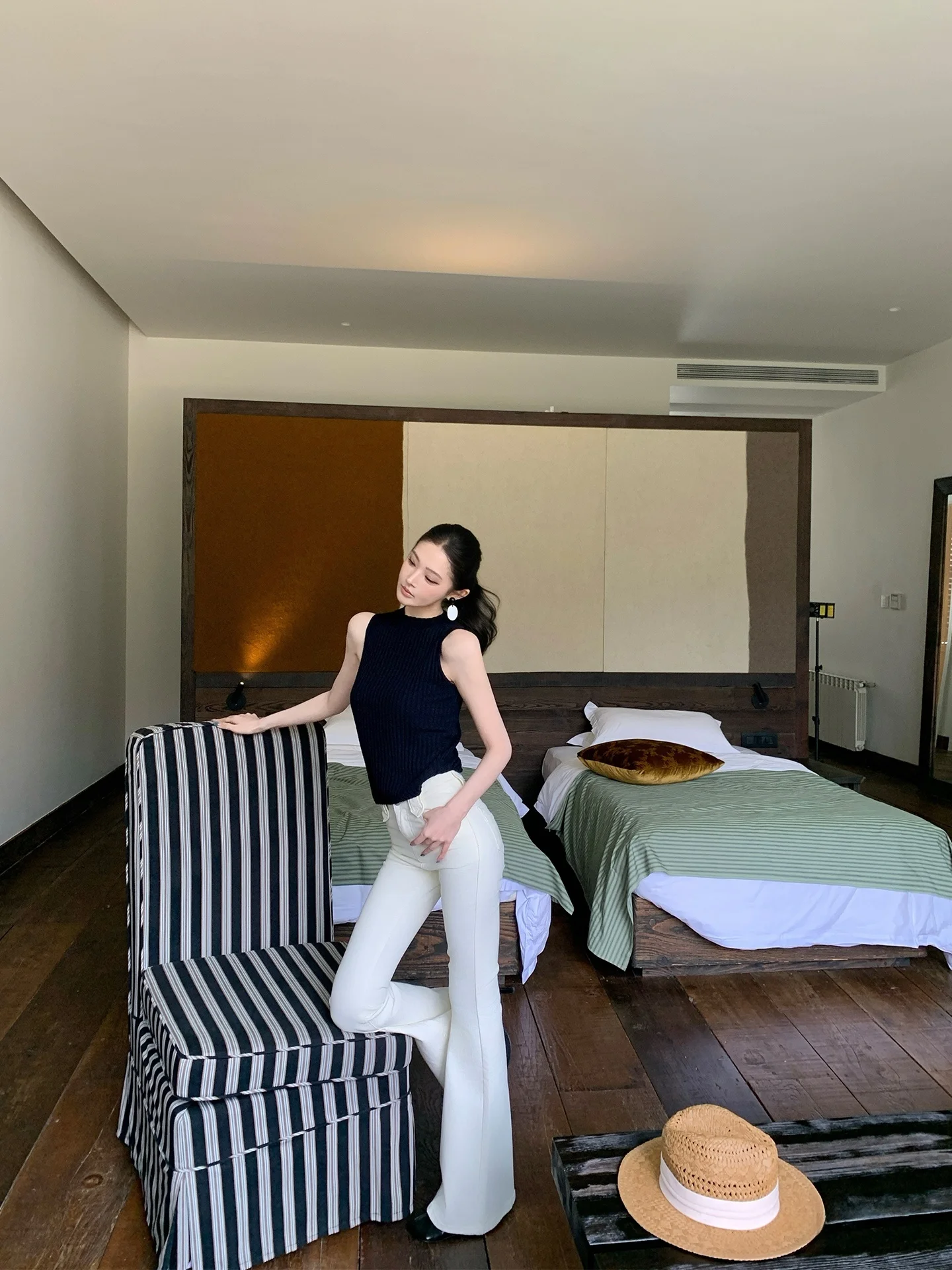 

ALIN Women's High Waist Bell Bottom Jeans White Slimming Leg Lengthening Faux Fly High Waist Bell Pants Denim Trousers