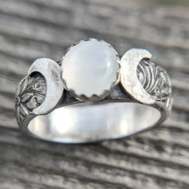 Vintage Silberfarbener Ring mit Mondstein-Einlage für Damen, geometrische Schnitzerei, für den täglichen Gebrauch, Partyschmuck