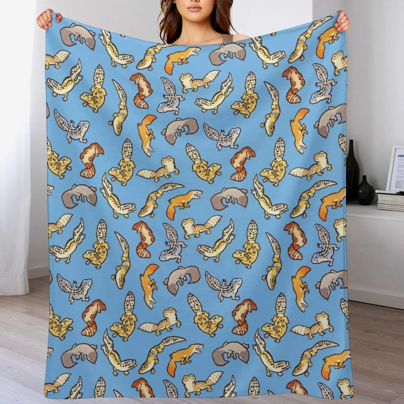 

chub geckos in blue Throw Blanket christmas gifts anime Blankets