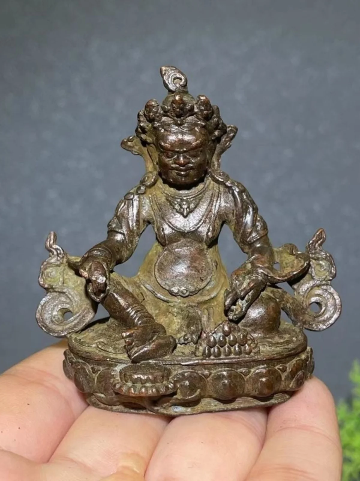 

Retro old yellow god of wealth bronze statue table dedicated to the Buddha statue of the god of fortune