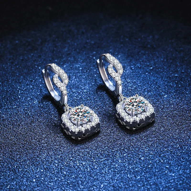 18K gold studded diamond earrings, surrounded by diamonds, 0.5 carat D-color moissanite PT950 platinum earrings