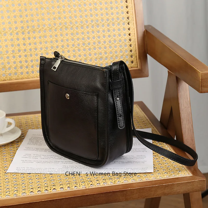 

Luxury Leather Clutch Bag For Women - Minimalist Crossbody With Retro Square Satchel Design & Chic Textured Accents