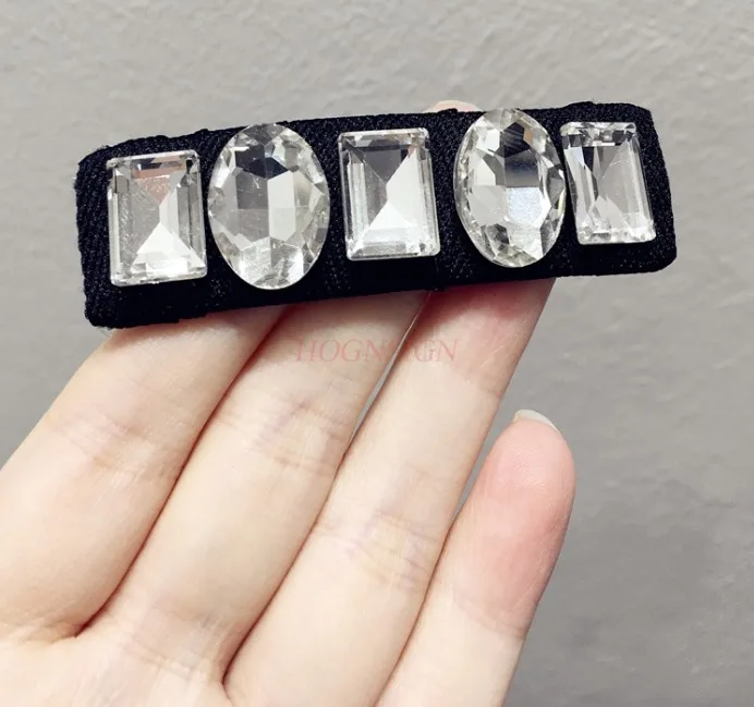 New minimalist, grand, luxurious, and high-end rectangular oval rhinestone hair clip