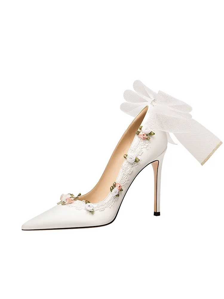 

Новые весенние туфли на шпильке с острым носком, неглубокие шелковые сетчатые туфли с бантом, кружевные свадебные туфли с цветочным узором, женские туфли больших размеров, маленькие размеры