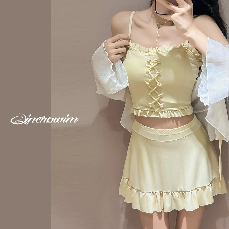 

Разделенный купальник, женский взрыв, милая девушка, ощущение маленькой груди, закрывающий живот и тонкие подтяжки, новый купальник из трех частей