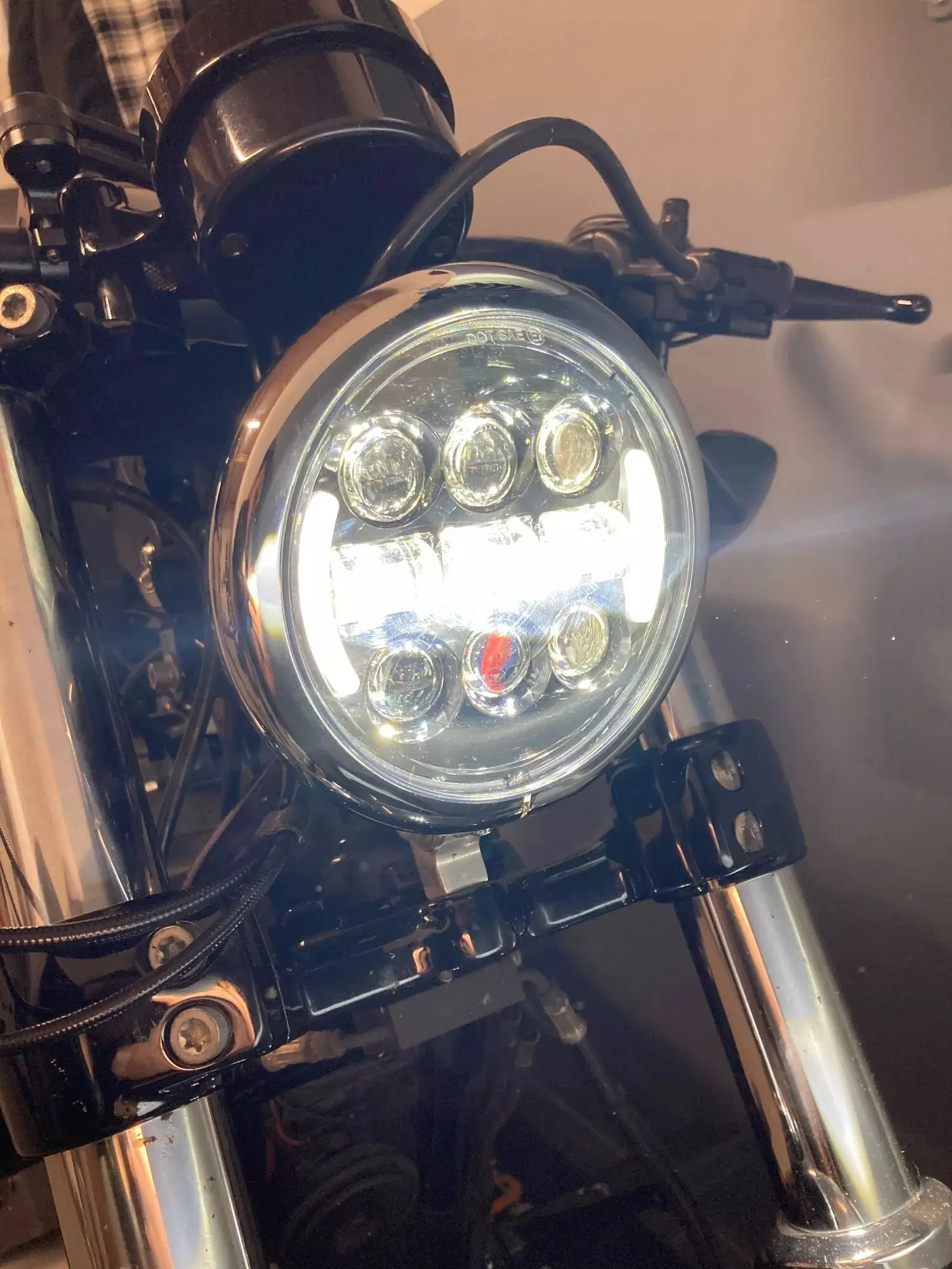 1 шт., 5,75-дюймовый железный налобный фонарь Dyna 883, 5 3/4 дюйма, светодиодные фары для Triumph Rocket iii, 3-скоростной Tripl и Street Triple 1 шт., 5,75-дюймовый железный налобный фонарь Dyna 883, 5 3/4 дюйма, светодиодные фары для Triumph Rocket iii, 3-скоростной Tripl и Street Triple