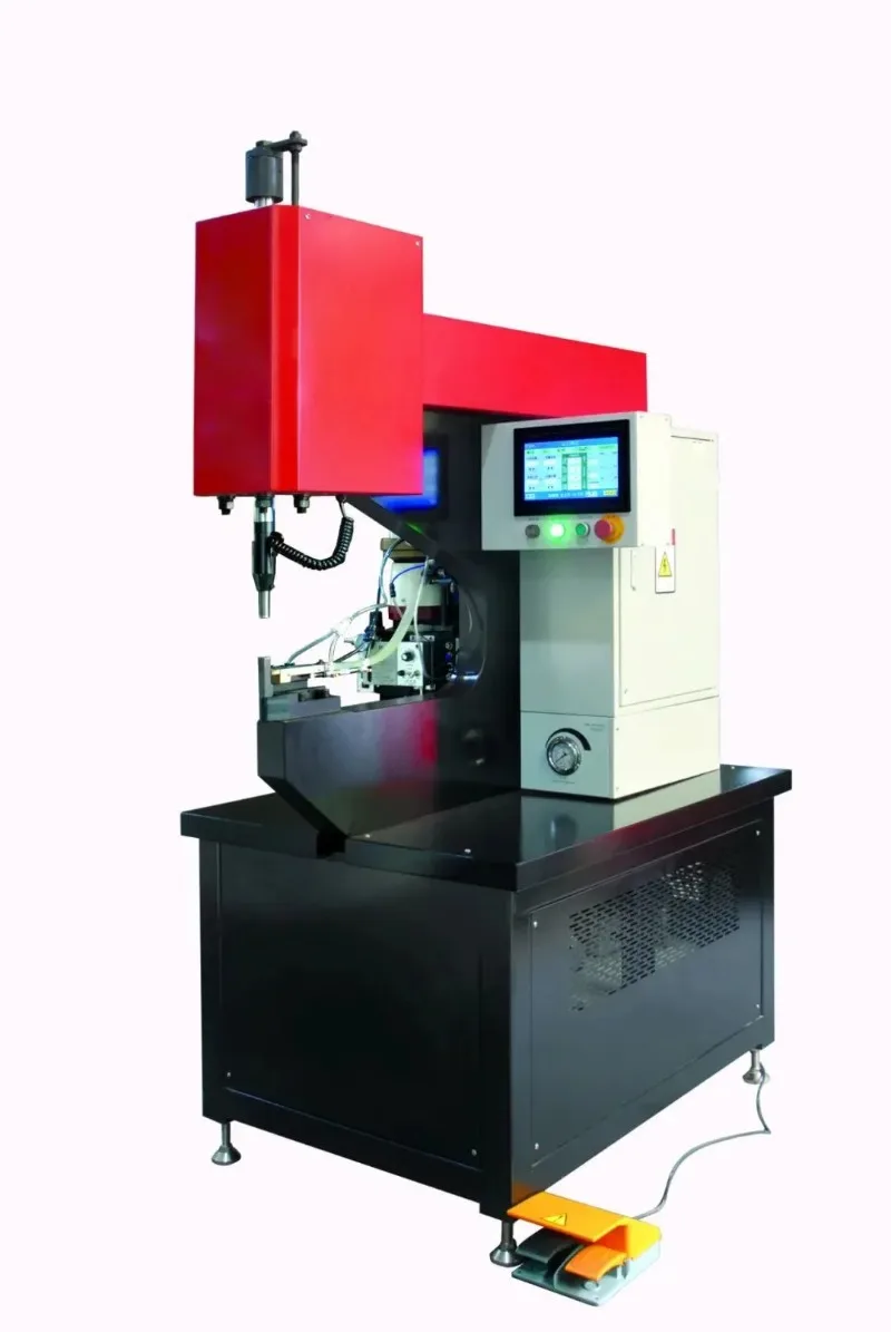 rivettatrice NC630 con sistema di controllo eco a risparmio energetico