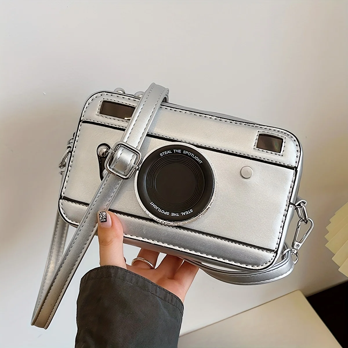 Personalisierte und kreative Mini-Kameratasche, Retro-Umhängetasche, vielseitige Tasche, Nischenbox-Tasche, kleine quadratische Tasche mit frischer Kette – Detail 3