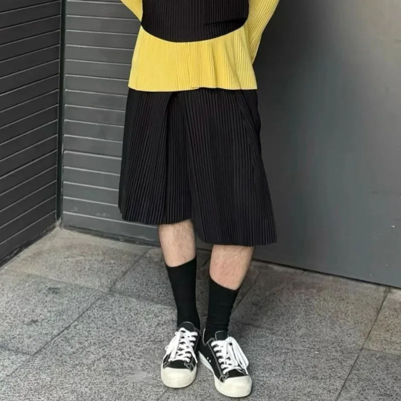 Miyake Pleated Men's Casual Shorts 2026 Summer New Simple Fashion Elastic Waist Drawstring Closed Front Black Knee-Length Shorts