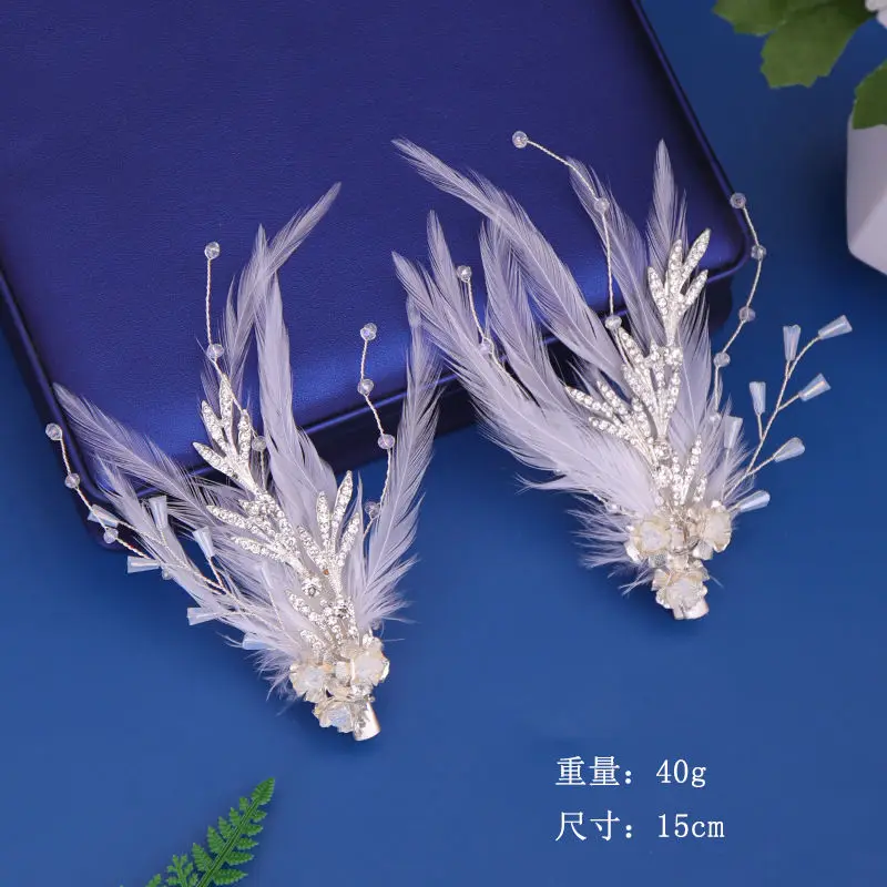 The retro style fairy style children's hair clip with feather decoration and edge clip crown design can be used for performances