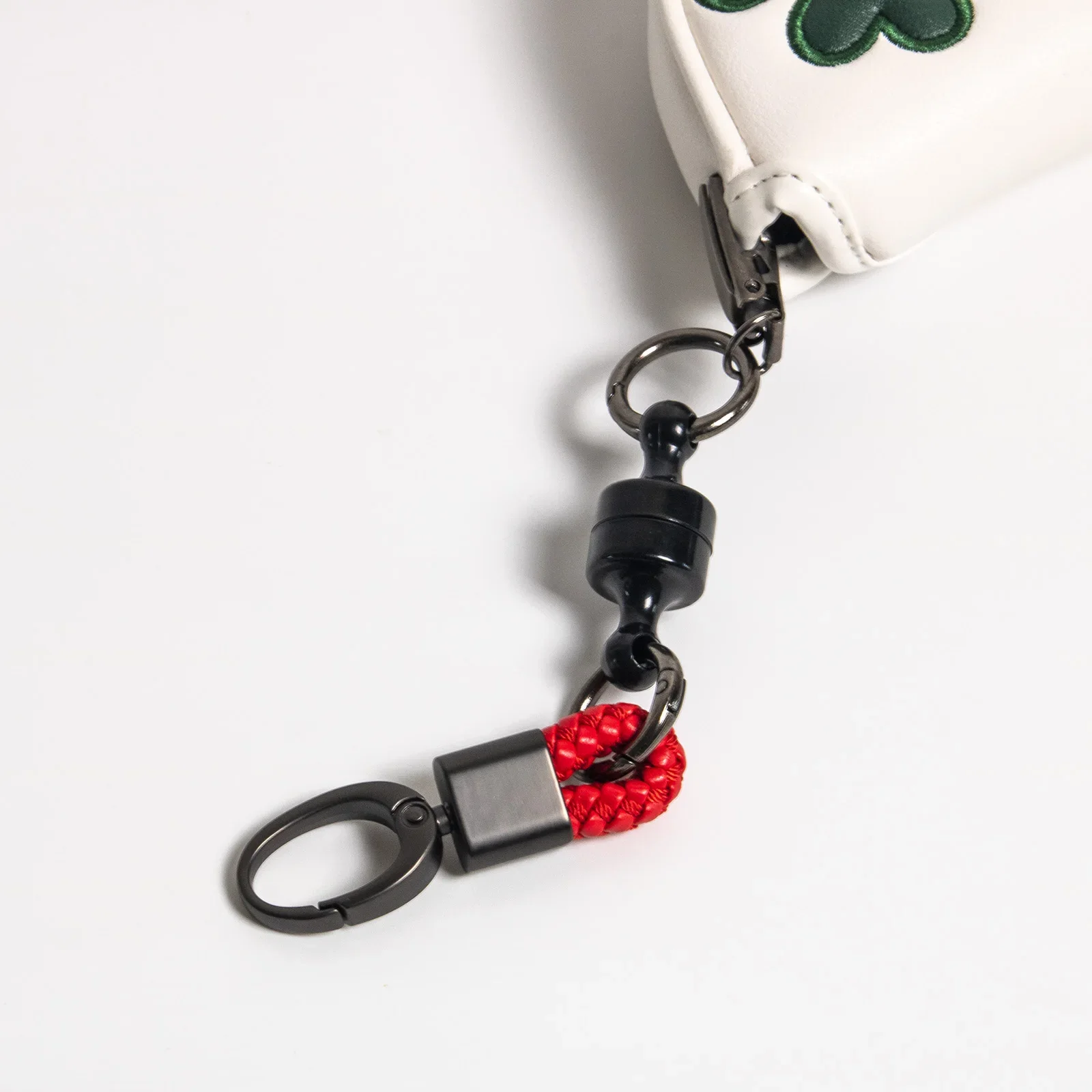 Golf Magnetic Putter Keeper Cover Clamp Holder Golf Accessory Keyring