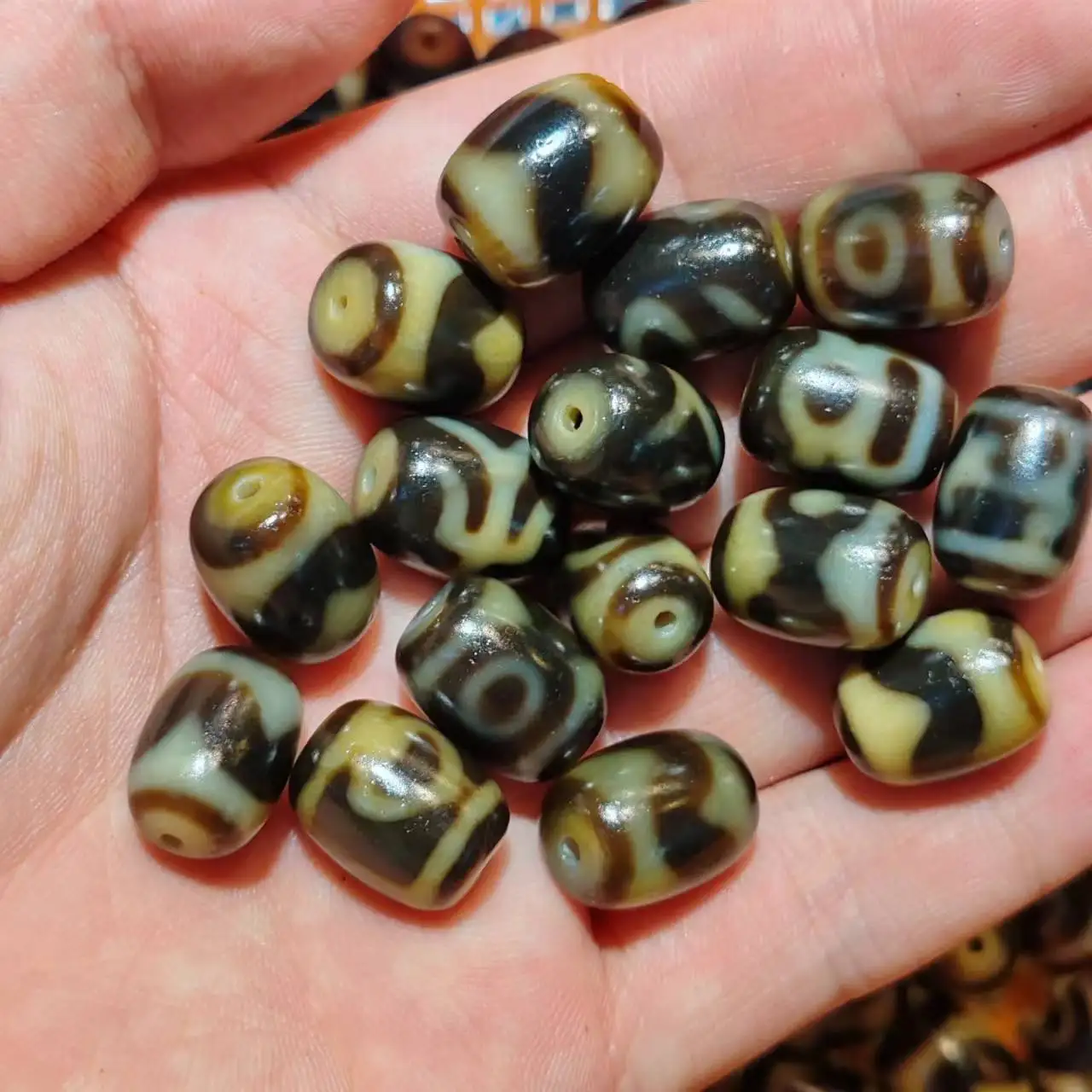 

Xizang Ethnic Taiwan Workers Infiltrate High Oil Slurry Weathered Agate Beads Necklace Pendant Diy Accessories Dzi