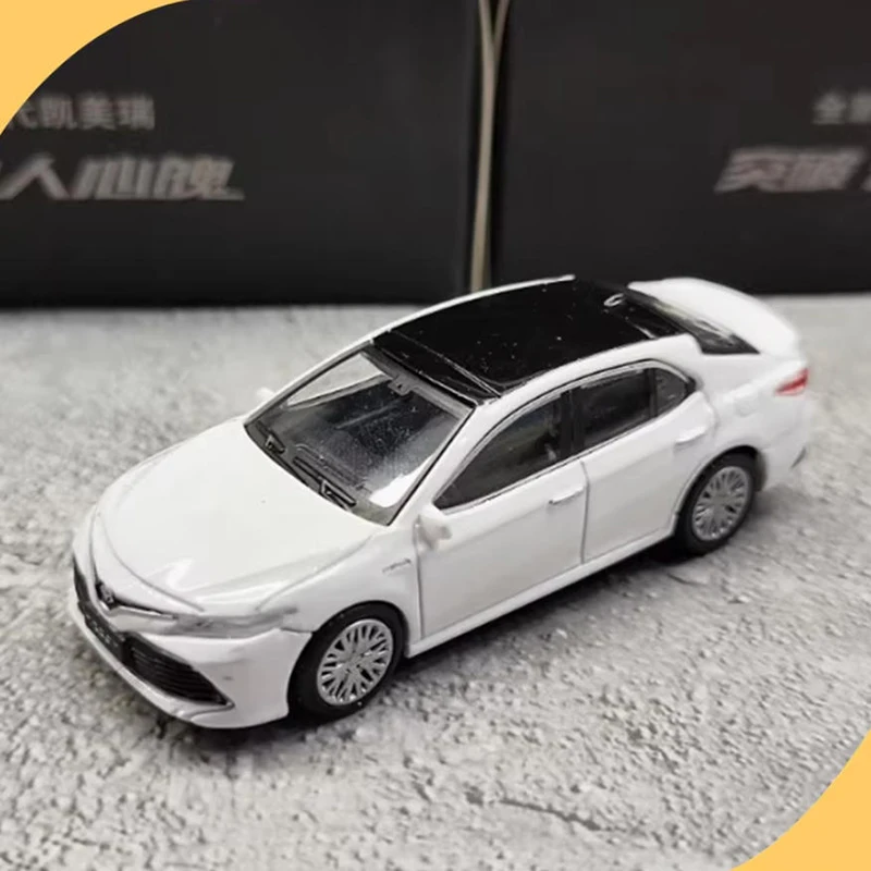 

Литая под давлением модель автомобиля из сплава Camry 8-го поколения в масштабе 1/64, статическая коллекция, украшенный сувенир, подарок, хобби и игрушки