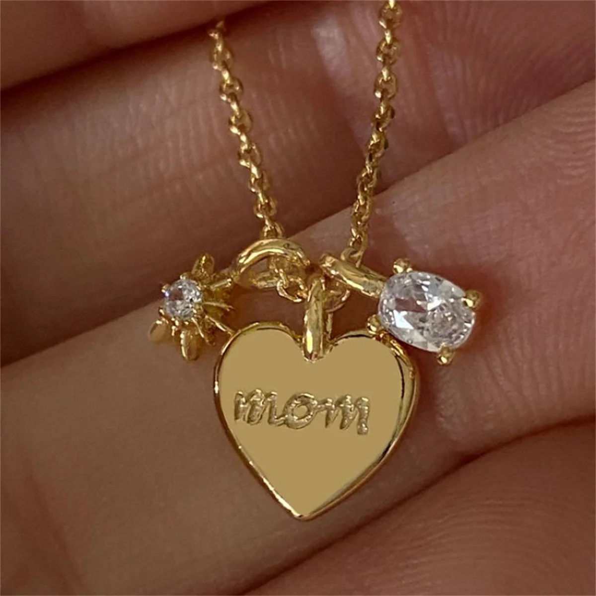 Mother's Day Necklace Ins Wind Letter Mom Zircon Mama Necklace Love Pendant 18K Collar Chain Color Protection