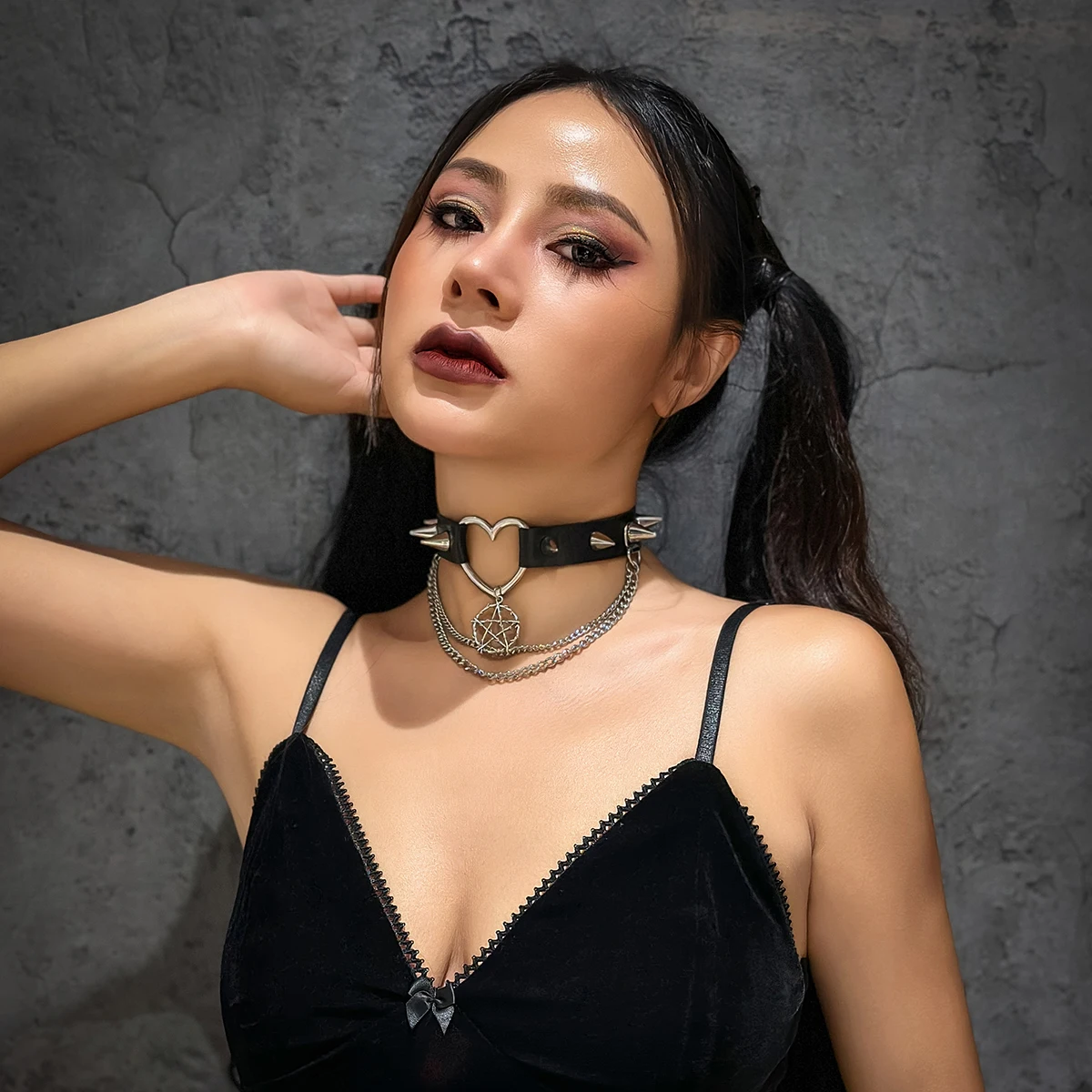 Salircon Fashion Harajuku Black PU Leather Choker Necklace Women\'s Punk Gothic Spike Rivet Necklace Star Pendant Collar Jewelry