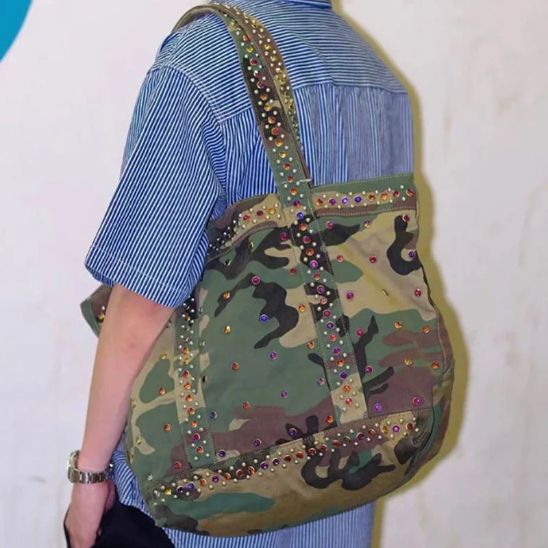 

Новая камуфляжная сумка-тоут 2026 года, женская, с бриллиантовой отделкой, большая вместительная сумка через плечо, женская сумка-клатч