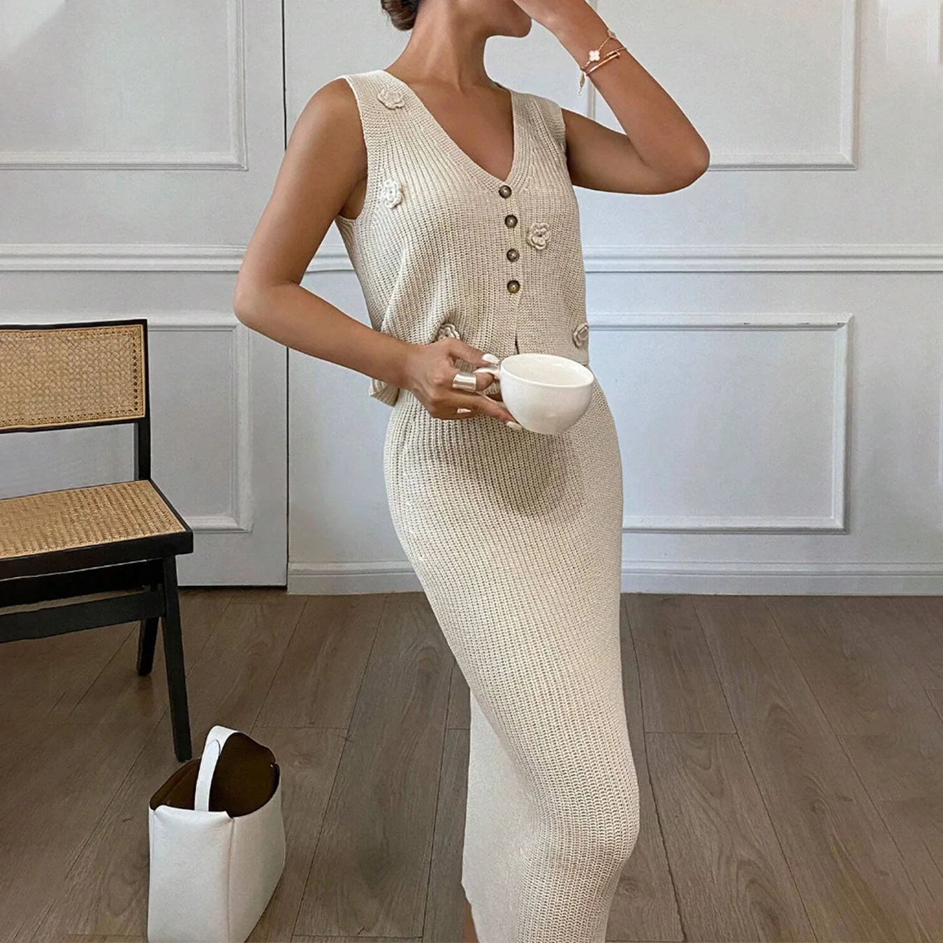 2025 spring and summer new European and  cross-border three-dimensional flower knitted waist dress sleeveless vest two-piece set
