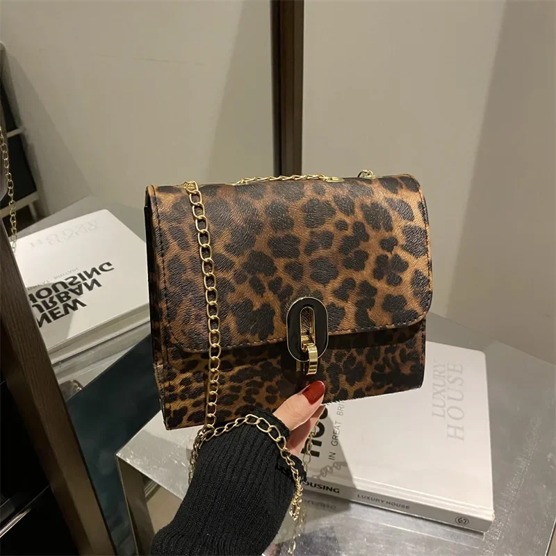 

New in 2025 Winter! Women's Trendy Leopard-print Bags. Simple, Suitable for Commuting and Boasting A Retro Chain Style.