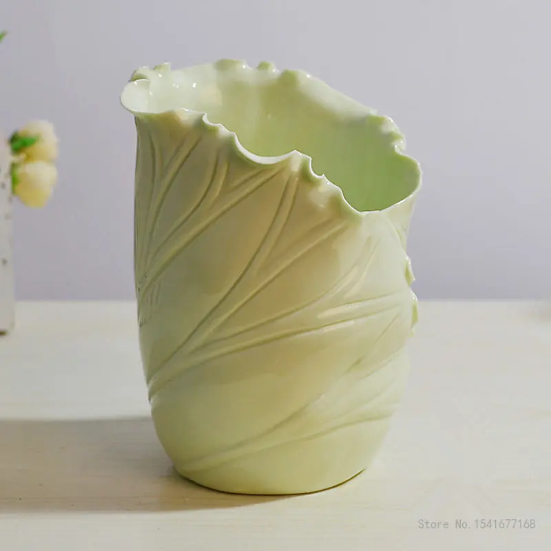 Chinese Handmade Ceramic Green Lotus Leaf Shaped penholder, Creative Gifts, Home Office Desktop Decoration, Storage, 1Pc