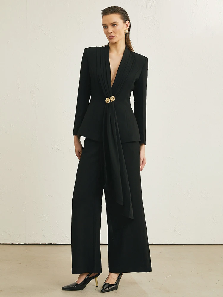 طقم بنطال نسائي أسود أنيق من VC - سترة علوية برقبة على شكل حرف V عميقة مع زر ذهبي + بنطلون واسع الساق للحفلات المسائية