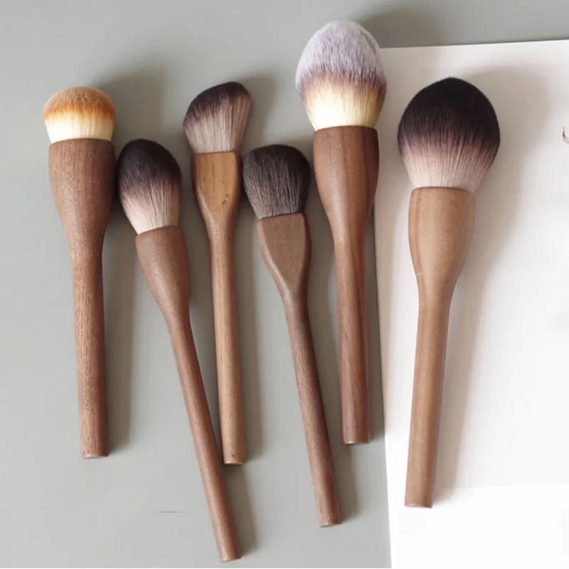 New 1Pcs European Vintage Wood Handle Makeup Brush High Quality Loose Powder Blush Foundation Brush Super Soft Theatre Makeup