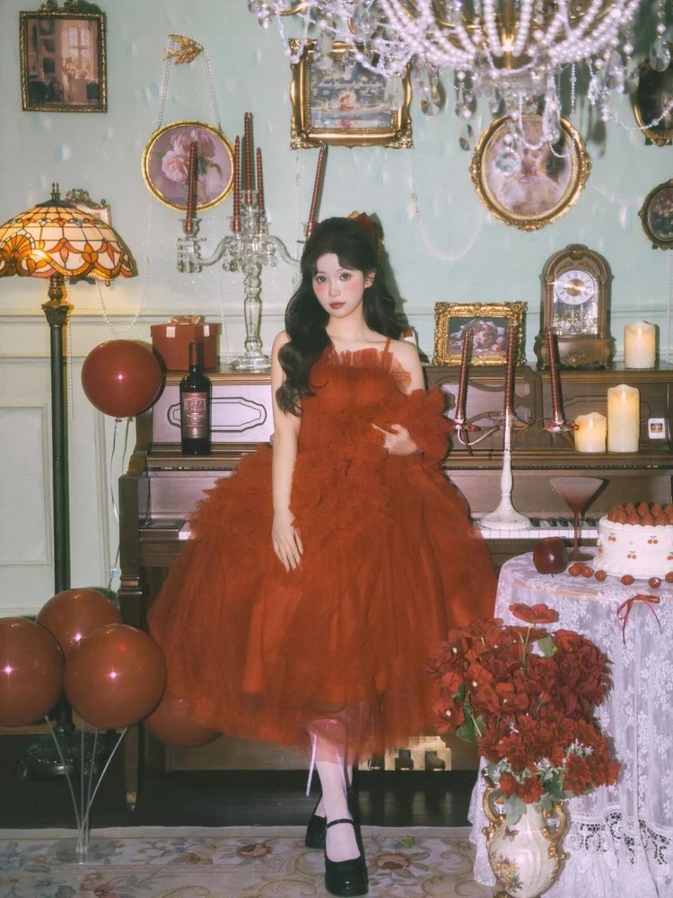 

2026 New Red Dress Atmosphere Studio Photography Girl Princess Style Retro Birthday Photo Portrait Art Photo Clothing