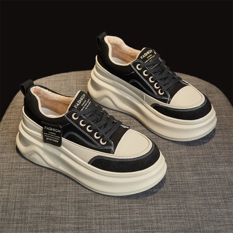 Board shoes women's 2026autumn and winter new sports and leisure thick soled sponge cake board shoes popular single shoe