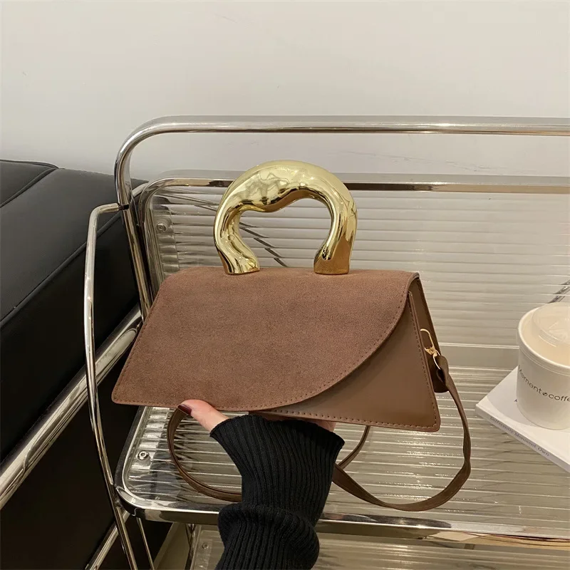 

Высококачественная женская сумка нового сезона 2025 года, чистый цвет, простой дизайн, через плечо и портативные варианты для повседневного шика