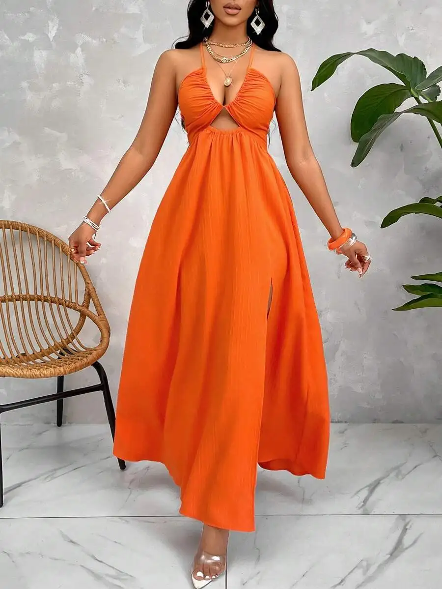 Vestido Maxi Laranja com Decote Halter, Recorte Frontal e Fenda Lateral