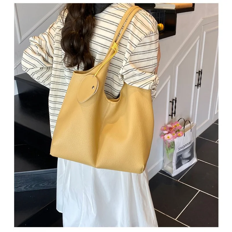 

Vintage Style Crossbody Handbag In Waxy Pull Up Leather Develops Unique Patina Time