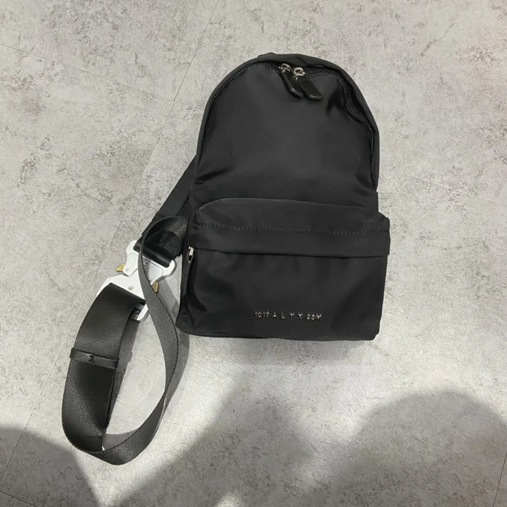 1017 ALYX 9SM Zaini in tessuto di nylon High Street Moda Uomo Donna Viaggio Presa in metallo Lettera Rossbody Borsa Zaino semplice