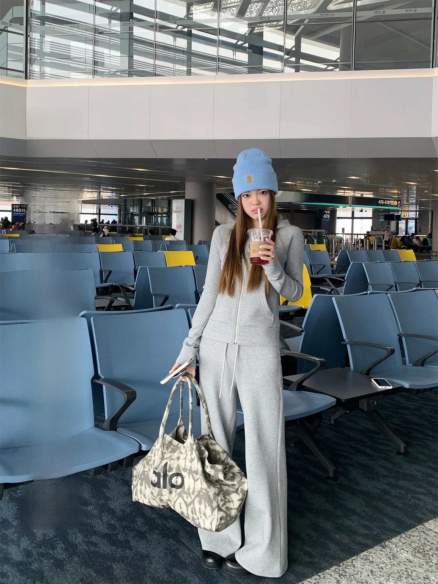 

Yuzhiqi Curve Reformation 2026 Trendy Grey Fashionable Anti-Aging Small Hat Sweatshirt Set Two-Piece Set Casual Loose Fit Ladies