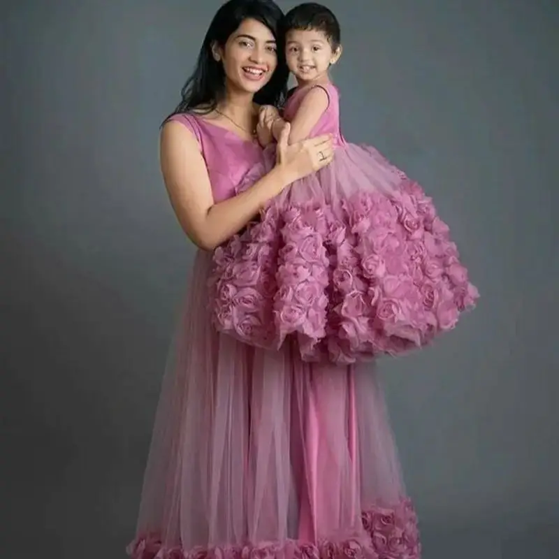 Pink Mother Daughter Matching Dress Handmade 3D Roses Hemline Sleeveless Tulle Mum and Me Birthday Party Gown for Photoshoot