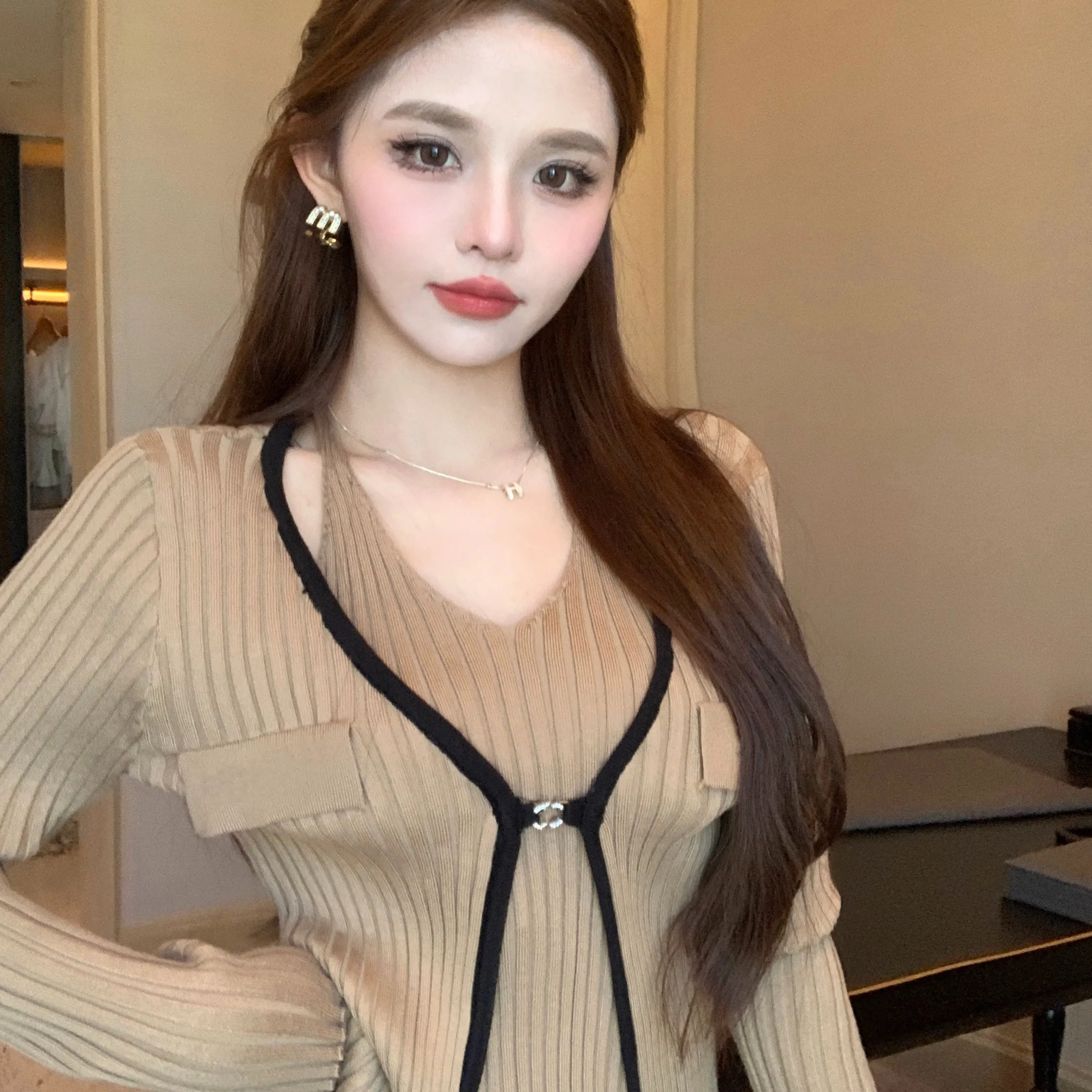 슬림핏 컬러 블록 니트웨어 페이크 투피스 가을 겨울 신상 슬림 여성 패션 슬림핏 탑