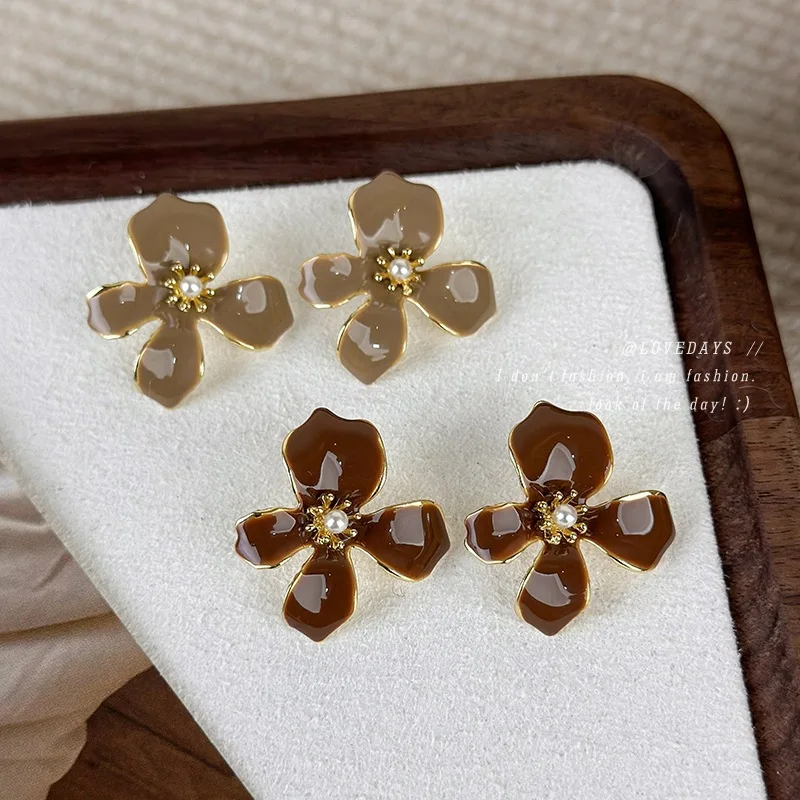Brown Enamel Flower Stud Earrings Fashion Unique Design Daily Party For Women Premium Quality Lightweight Elegant Comfortable