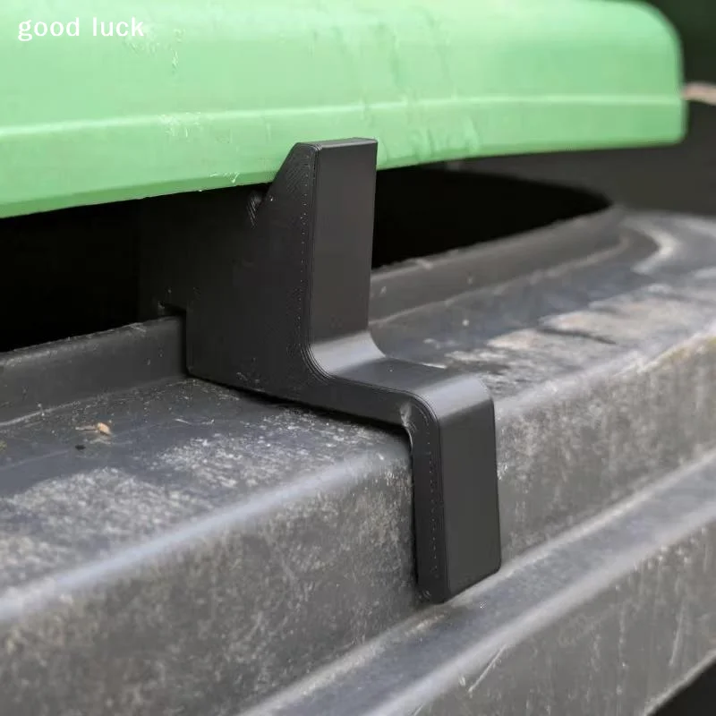 AnswerVentilation Clip For Trash Bins With Lids Improves Outdoor Bin Freshness And Reduces Smelly Conditions