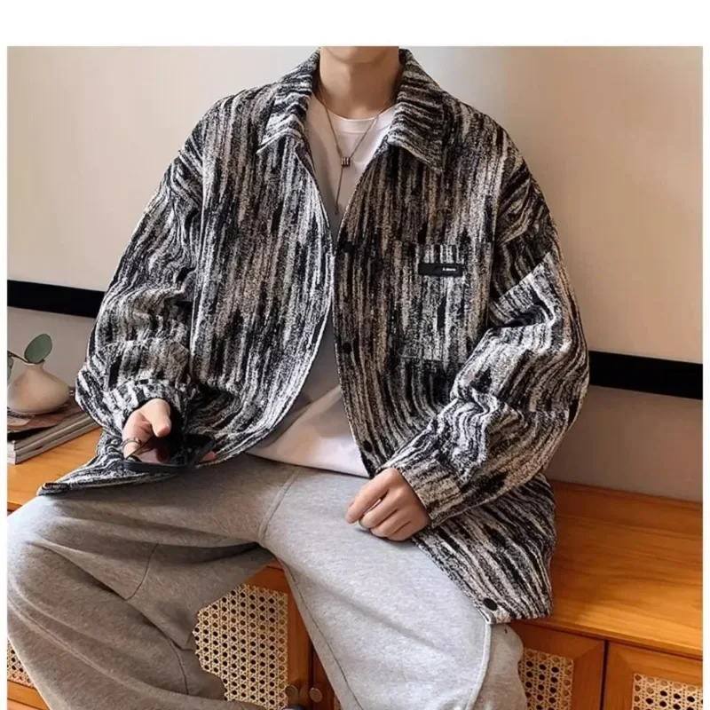 

Куртка Xiaoxiangfeng в гонконгском стиле, мужская весенне-осенняя новая свободная нишевая повседневная куртка с трендовым дизайном [горячая распродажа в магазине]