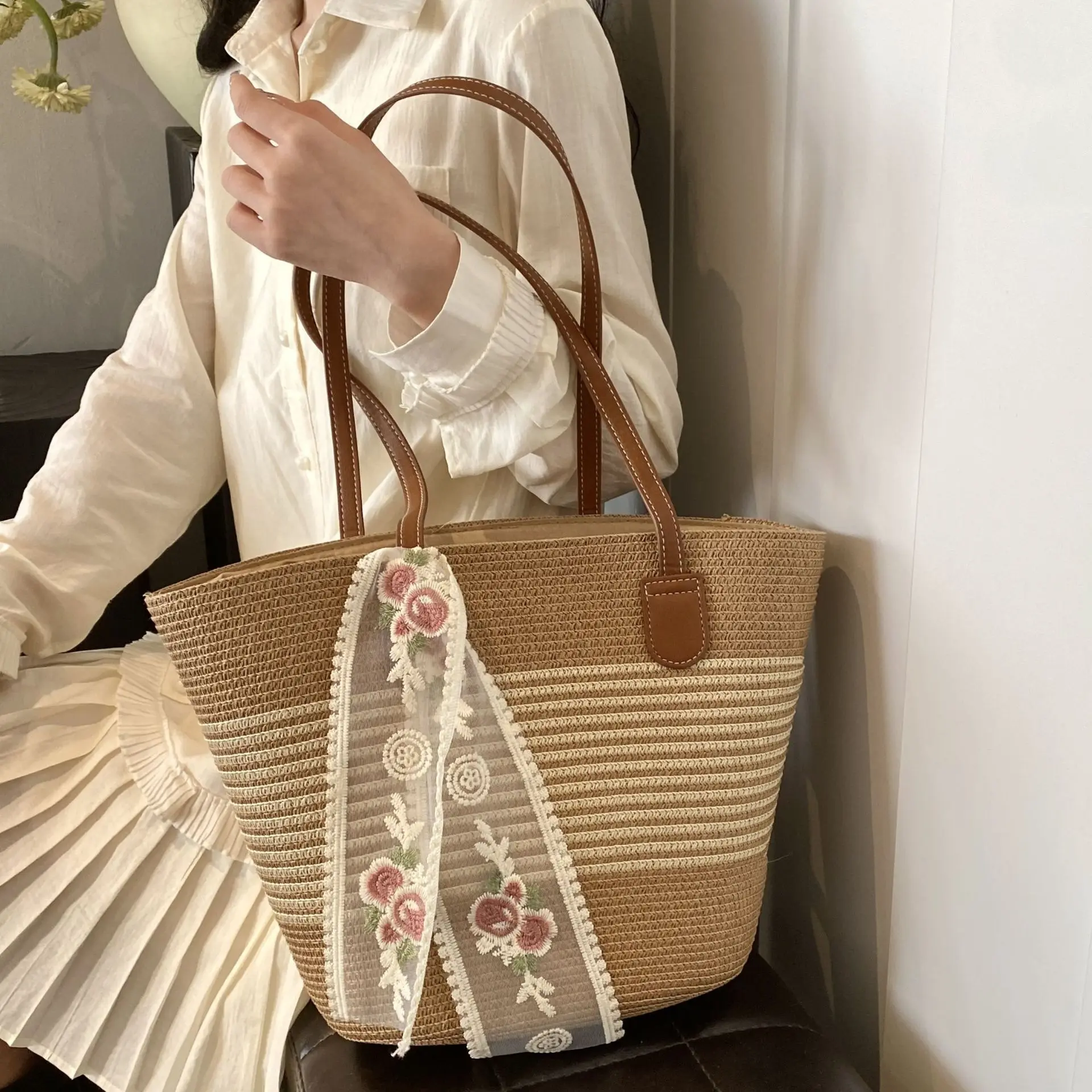 

Large Capacity For Women 2025 New Trendy Hand Woven Shoulder Popular Fashion Commuter Tote Bag