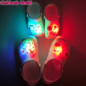 سحر الأحذية LED للزينة ، بومة لطيفة ، خنفساء ، أبقار ، قطة ، يونيكورن ، لوحة ألعاب ، سماعة طبية ، حذاء مضيء ، دبابيس قباقيب عباد الشمس ، 1 قطعة أعلى 10 مبيعات زخرفة سماعة الطبيب - No4