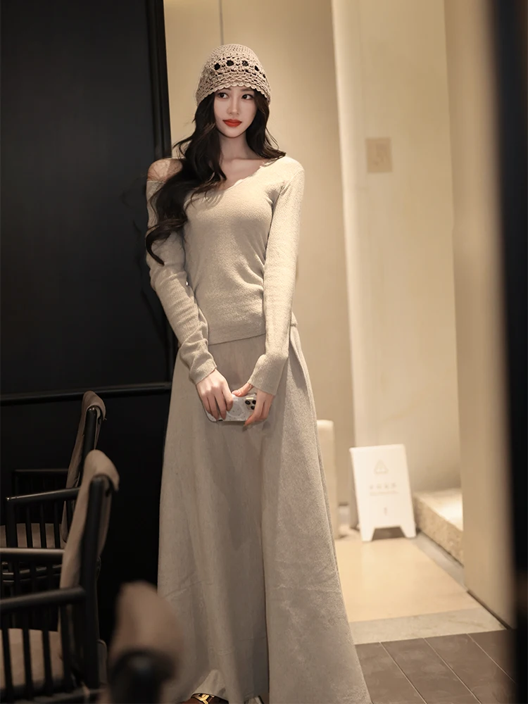 

Мягкий шерстяной свитер изысканного кроя с большим круглым вырезом, приятный к телу, универсальный, вязаный, с длинными рукавами, для повседневной носки.