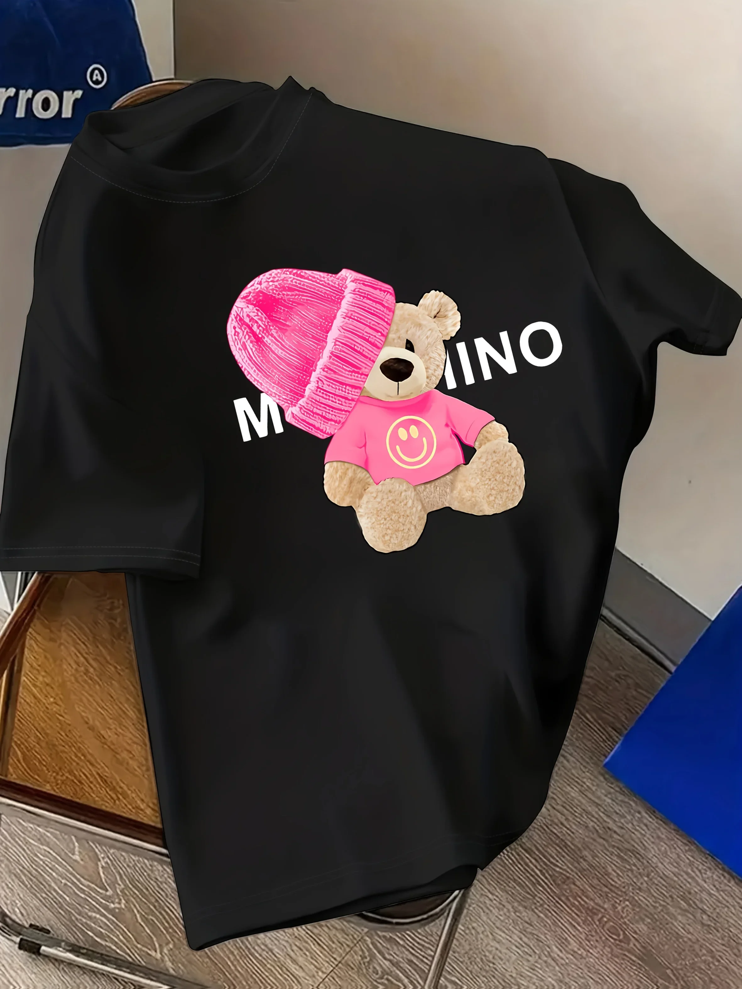 Camiseta gráfica de manga corta con cuello redondo y oso de peluche informal azul claro para mujer, suave y cómodo, primavera