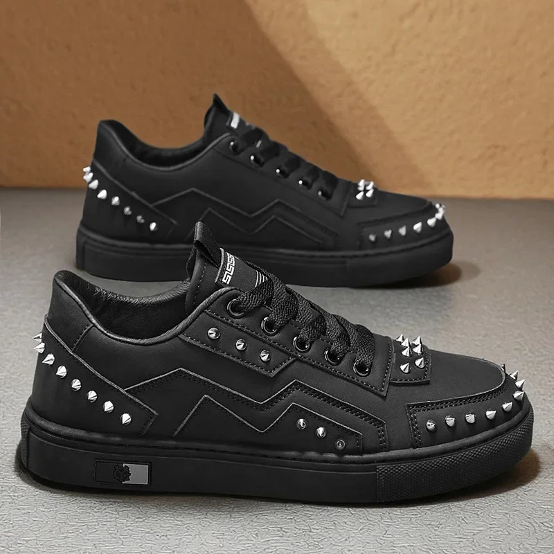 

New Men Leather Casual Shoes High Street Rivet Flat Skate Shoes Youth Trend Sneakers