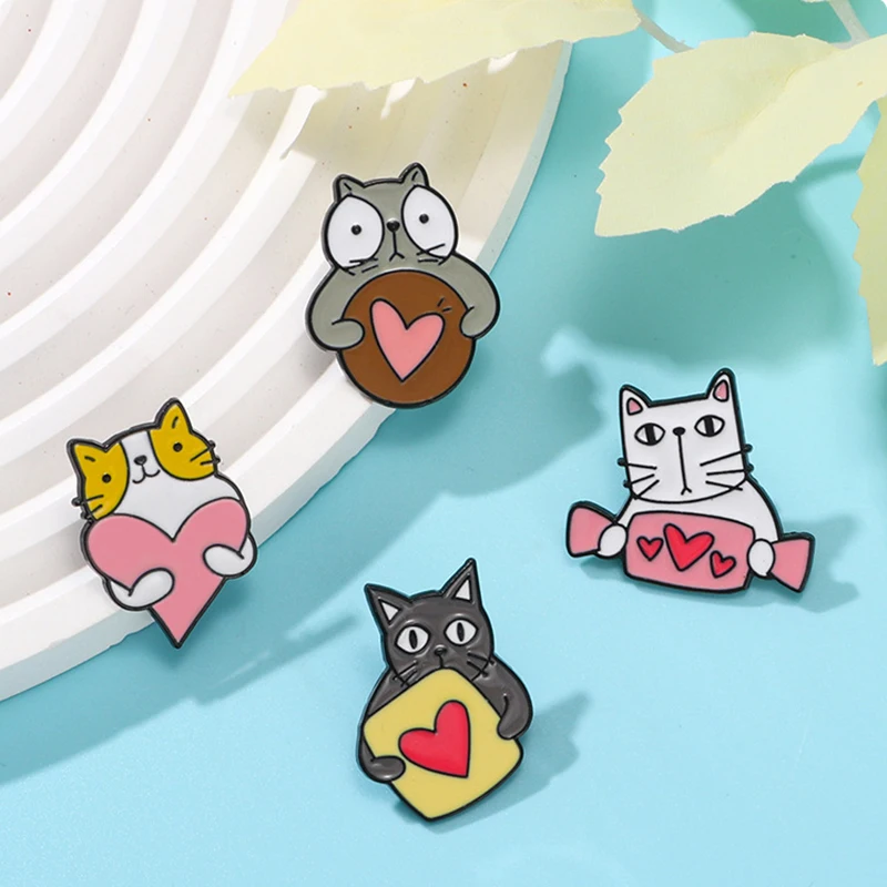 لطيف الحيوان القطط والحب القلب شارة المينا بروش دبابيس العصرية سبائك معدنية مضحك القط الحلوى تصميم التلبيب دبوس مجوهرات اكسسوارات #1