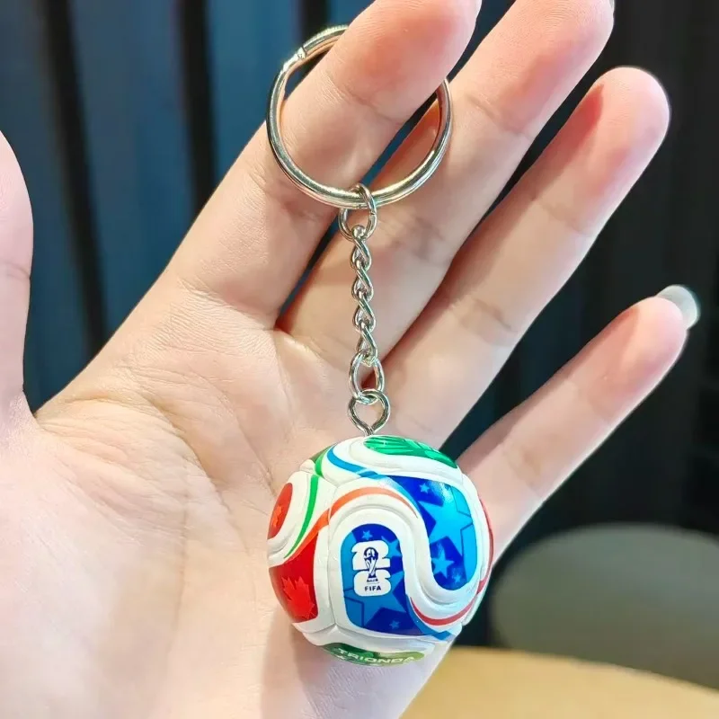 Fußball-Trophäe Schlüsselanhänger FIFA 2026 Weltmeisterschaft Modell PU-Material Mini-Fußball Schlüsselring Sportfan-Souvenir Rucksack-Anhänger Geschenk – Detail 4