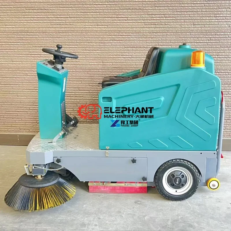 Triple-Brush Municipal Sanitation Ride-on Sweeper Machine for Public Pavement Cleaning Cleaning Sweeper